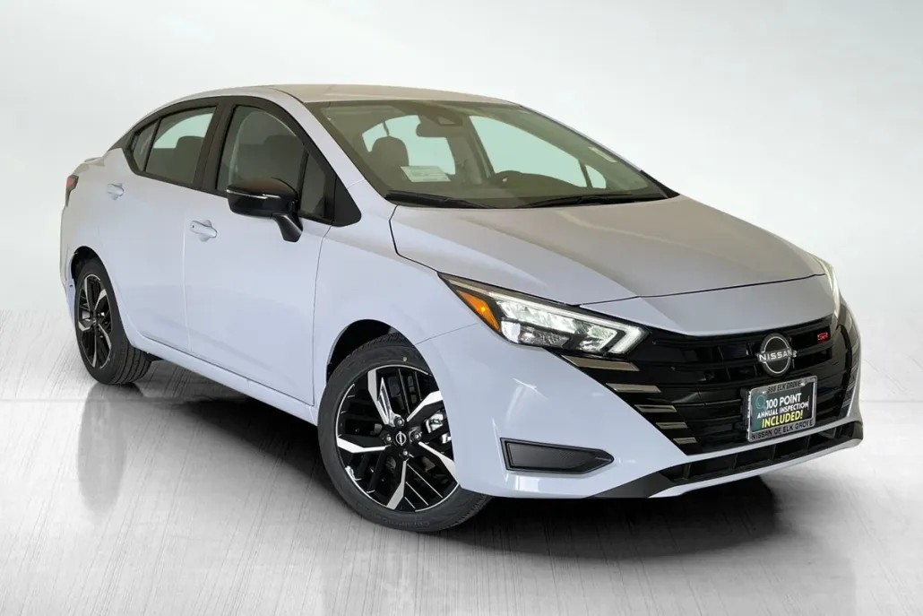 2025 Nissan Versa SR photo 1