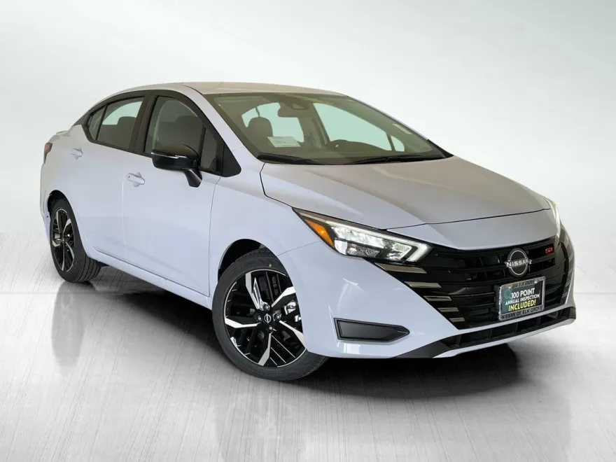 2025 Nissan Versa SR photo 1