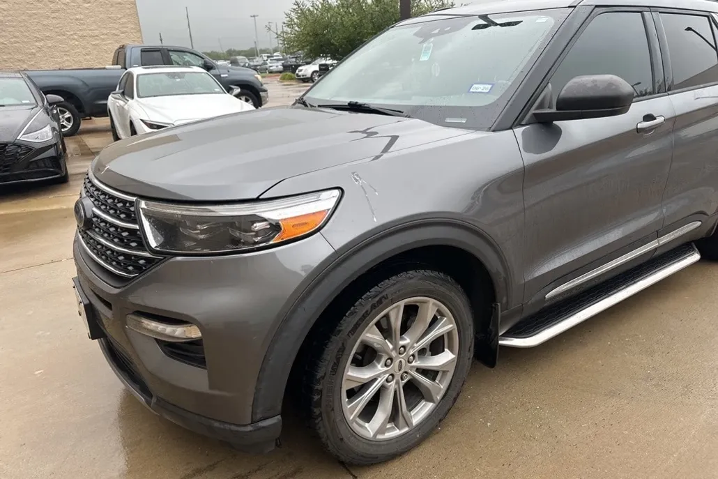 2021 Ford Explorer XLT photo 1