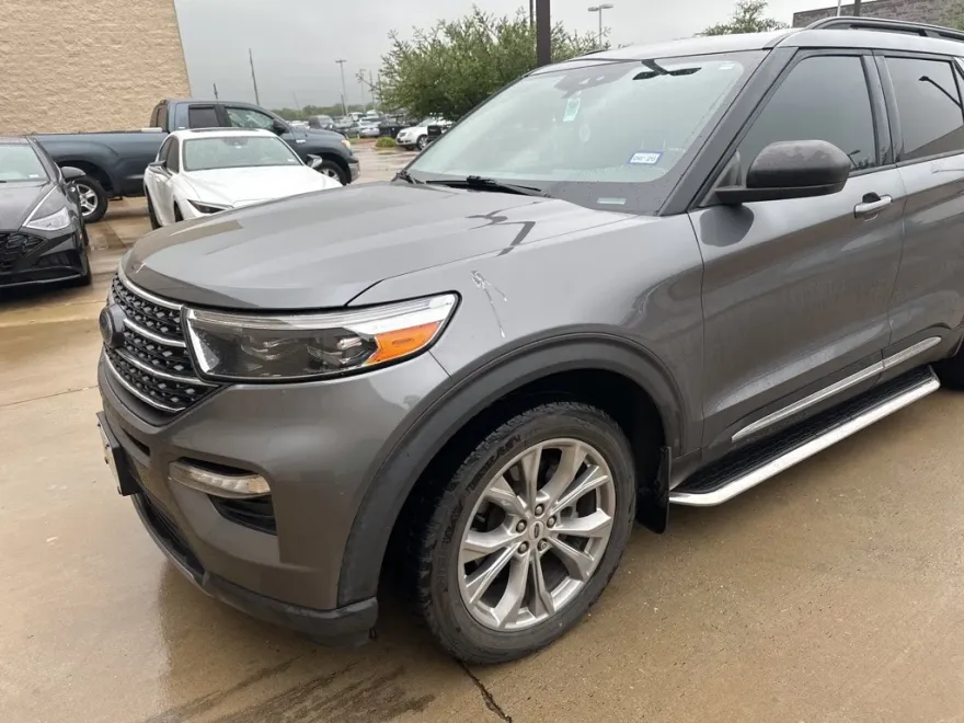 2021 Ford Explorer XLT photo 1