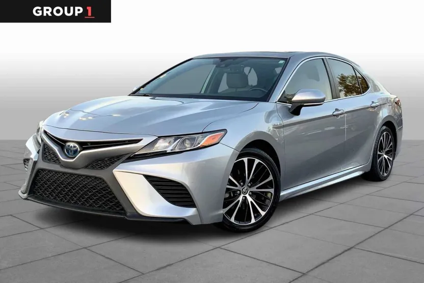 2019 Toyota Camry Hybrid SE photo 1