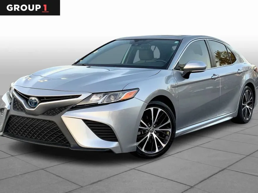 2019 Toyota Camry Hybrid SE photo 1