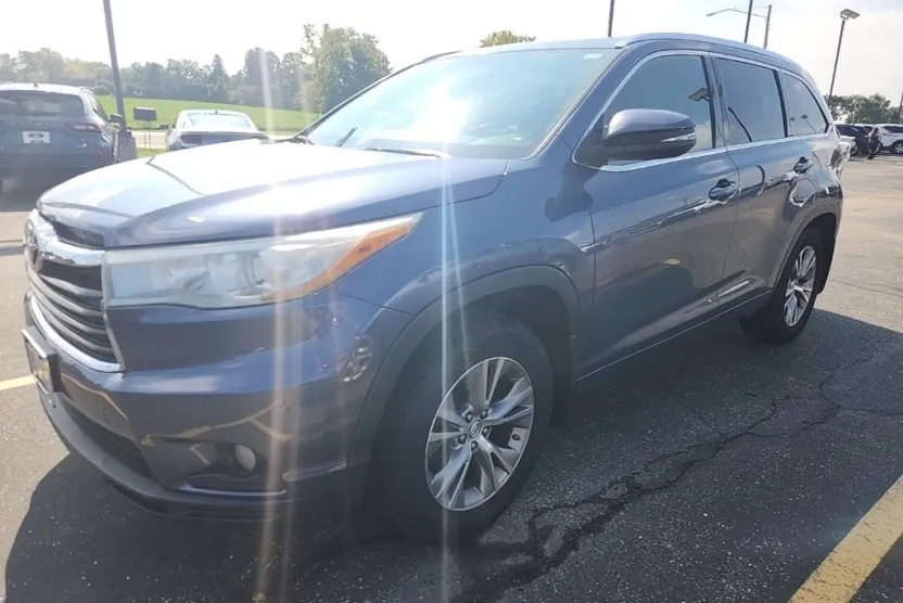 2015 Toyota Highlander XLE photo 1