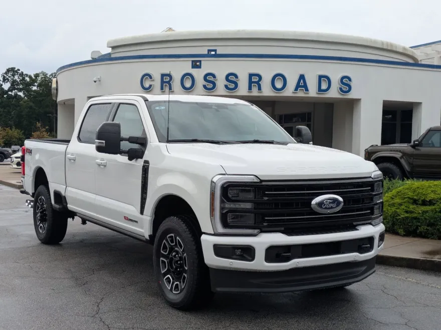 2025 Ford F-250 Platinum photo 1