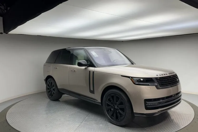 2023 Land Rover Range Rover SE photo 1