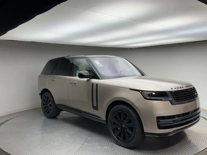 2023 Land Rover Range Rover SE photo 1