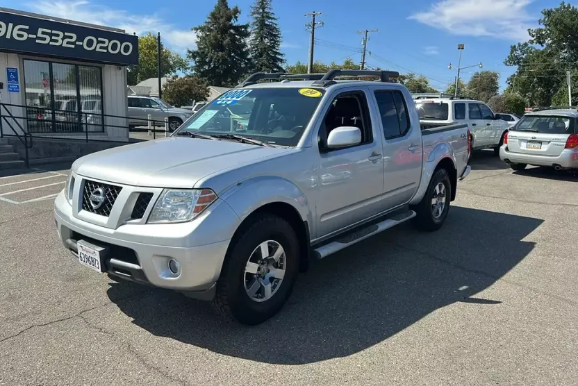 2009 Nissan Frontier Crew Cab PRO-4X photo 1