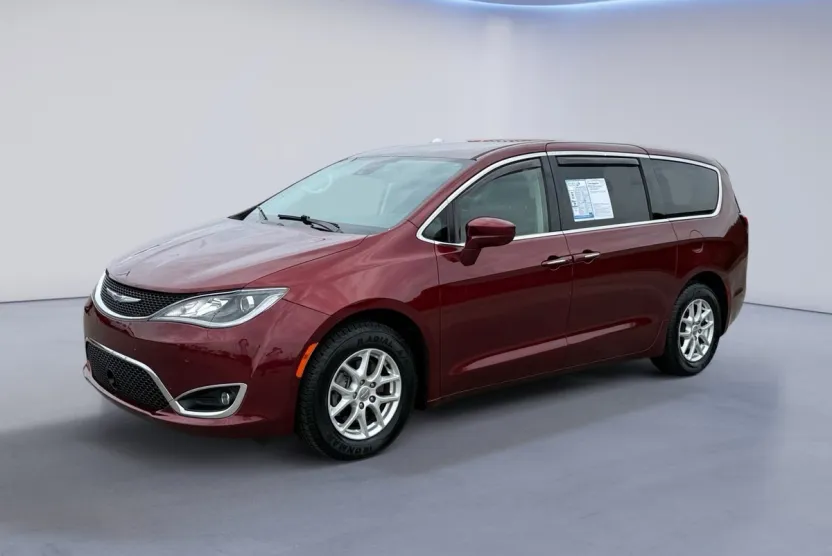 2020 Chrysler Pacifica Touring photo 1