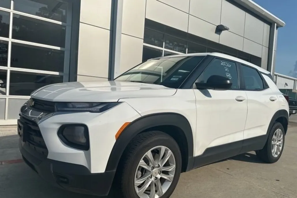 2023 Chevrolet Trailblazer LS photo 1