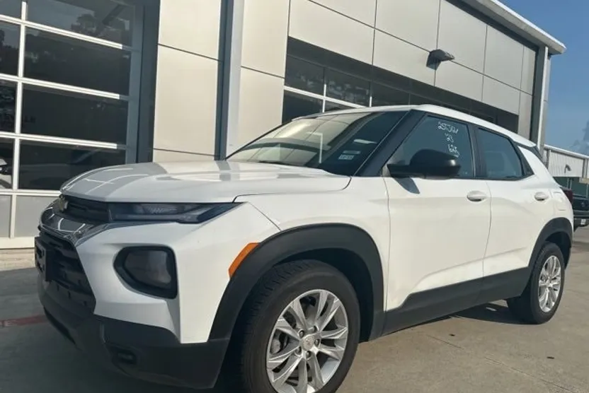 2023 Chevrolet Trailblazer LS photo 1