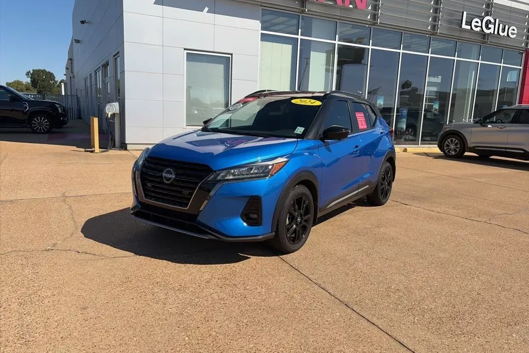 2024 Nissan Kicks SR photo 1