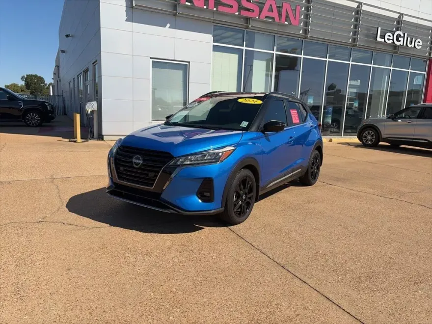 2024 Nissan Kicks SR photo 1