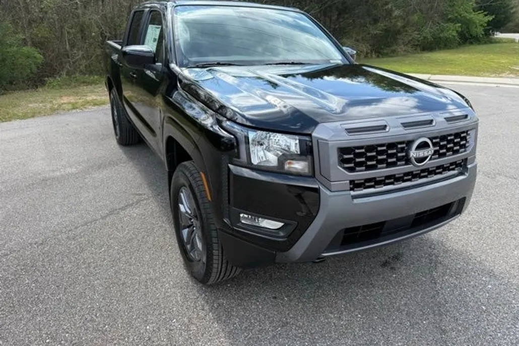2025 Nissan Frontier SV photo 1