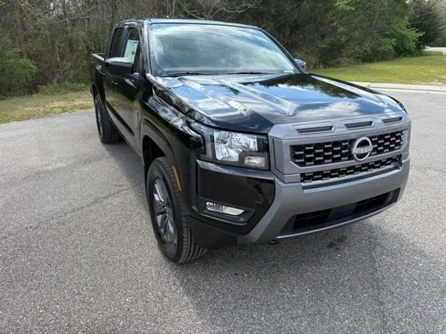 2025 Nissan Frontier SV photo 1