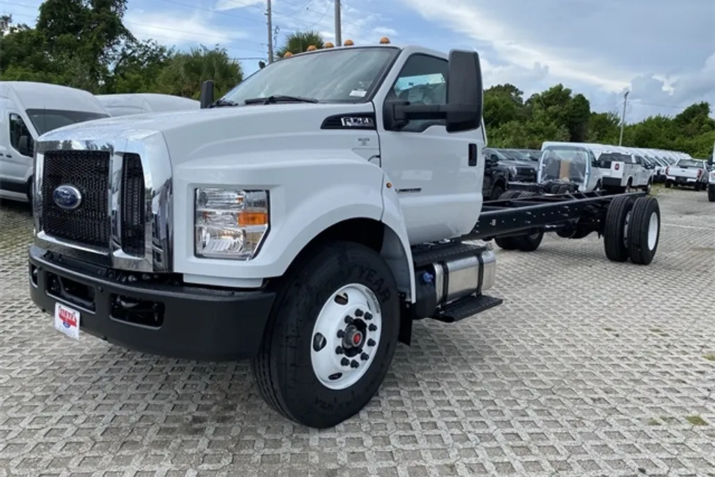 2026 Ford F-750 Base photo 1