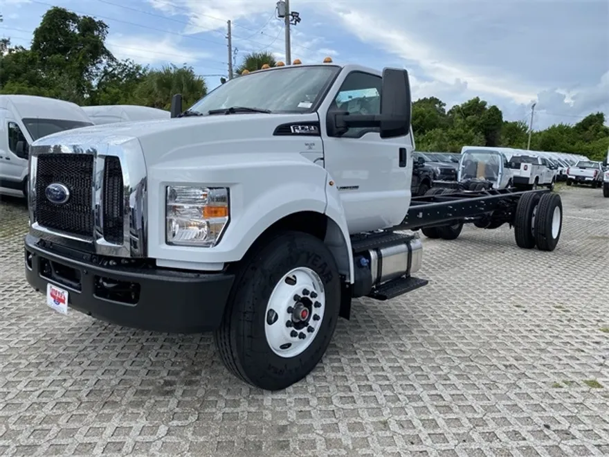 2026 Ford F-750 Base photo 1