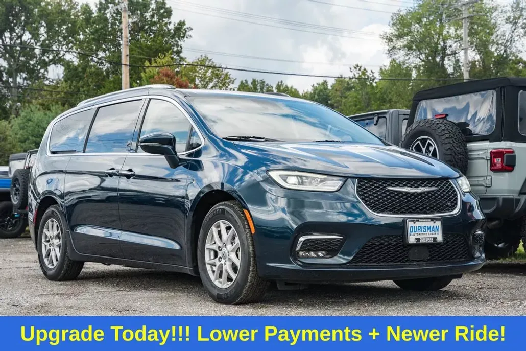 2021 Chrysler Pacifica Touring L photo 1
