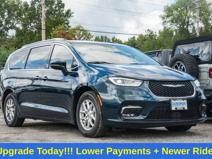2021 Chrysler Pacifica Touring L photo 1