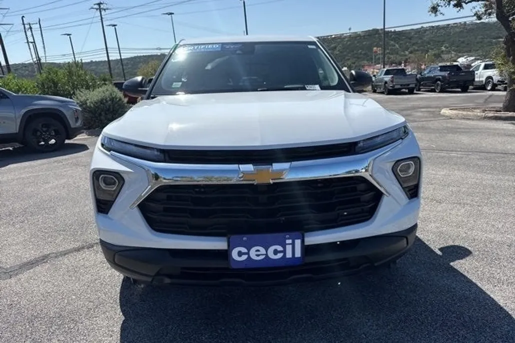 2025 Chevrolet Trailblazer LS photo 1