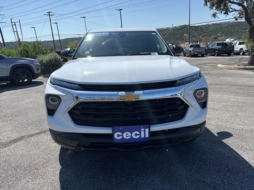2025 Chevrolet Trailblazer LS photo 1