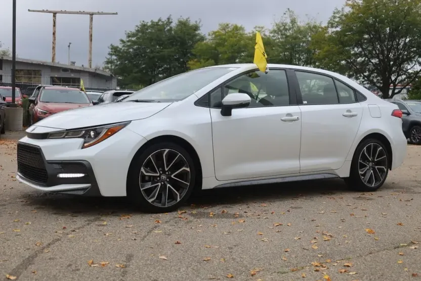 2022 Toyota Corolla SE photo 1
