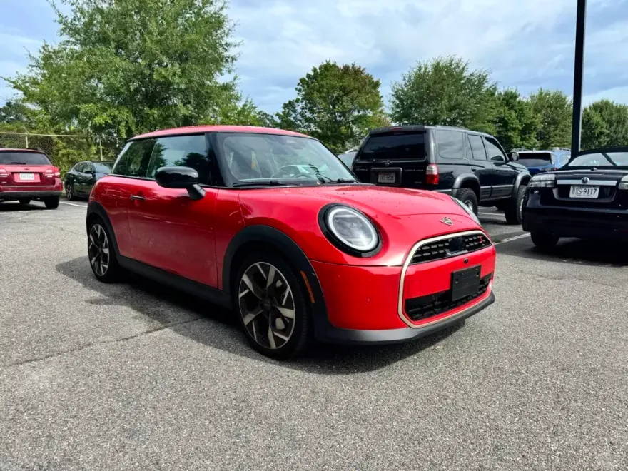 2025 Mini Cooper 2 Door Hardtop Iconic photo 1