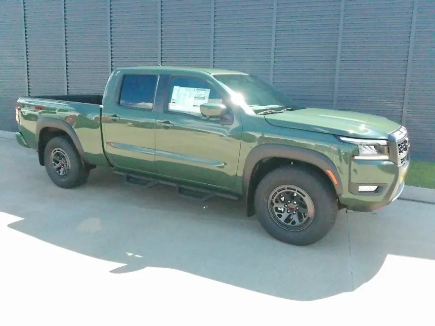 2026 Nissan Frontier Crew Cab PRO-4X photo 1