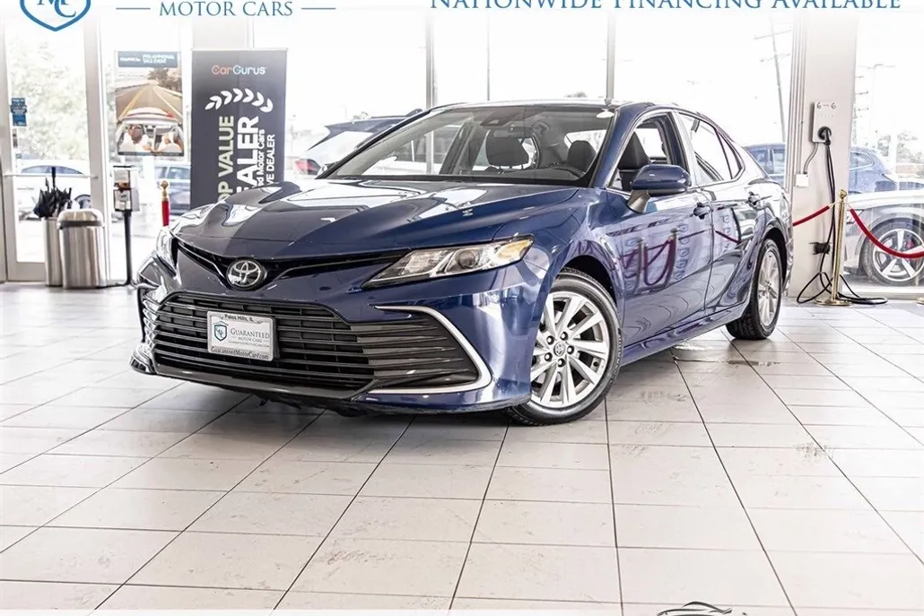 2023 Toyota Camry LE photo 1