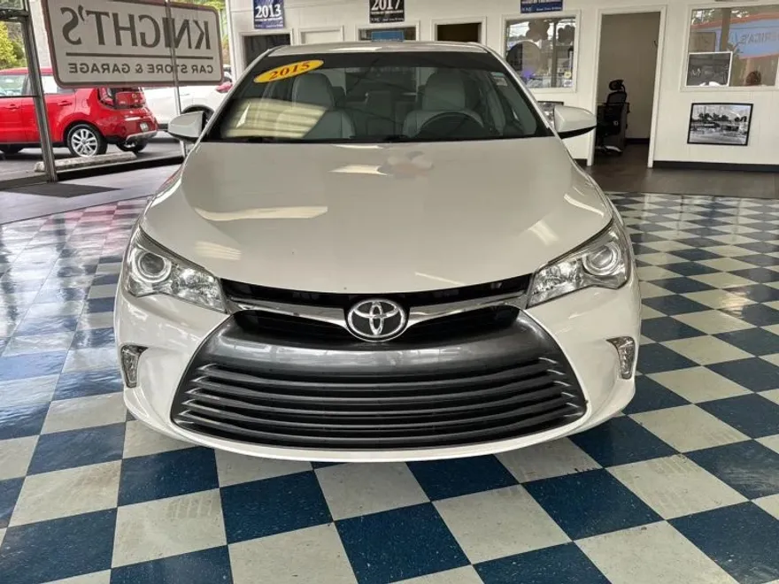 2015 Toyota Camry XLE photo 1