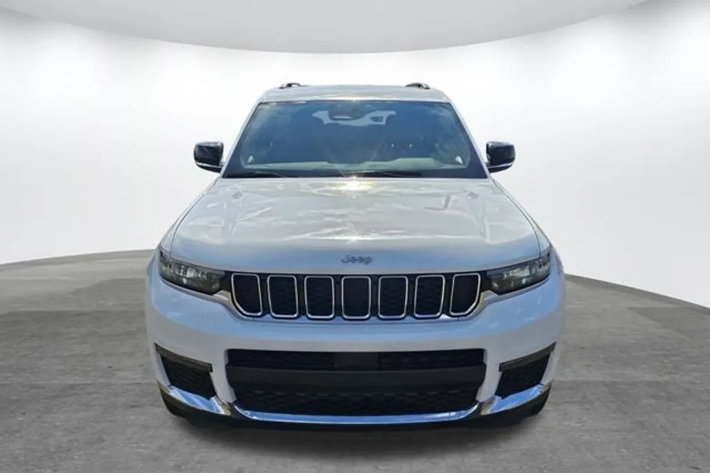 2024 Jeep Grand Cherokee Limited photo 1