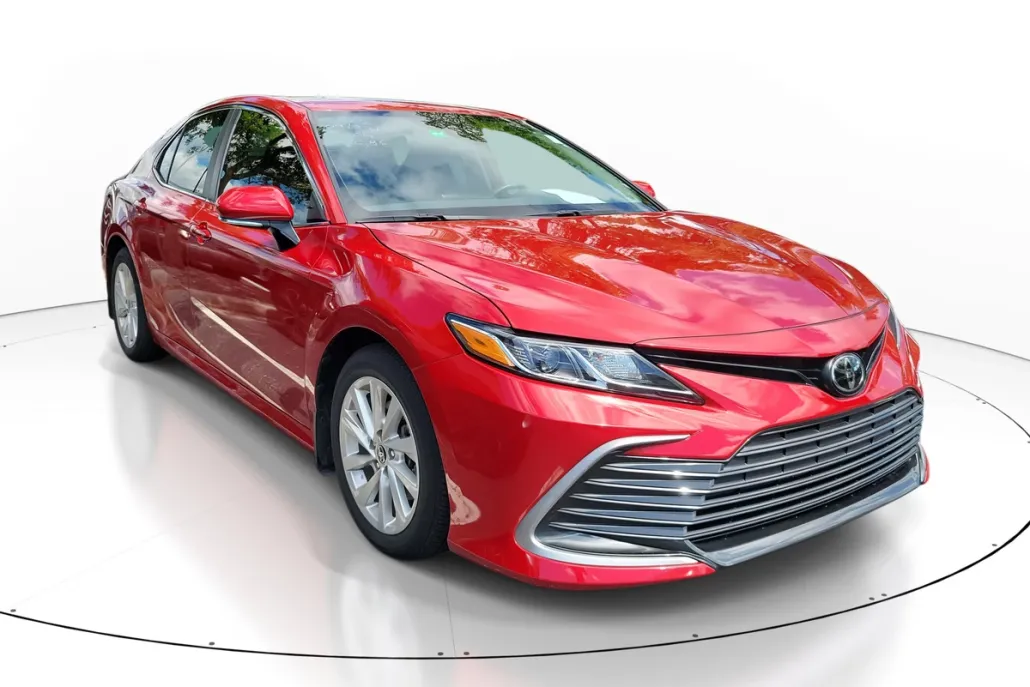 2023 Toyota Camry LE photo 1