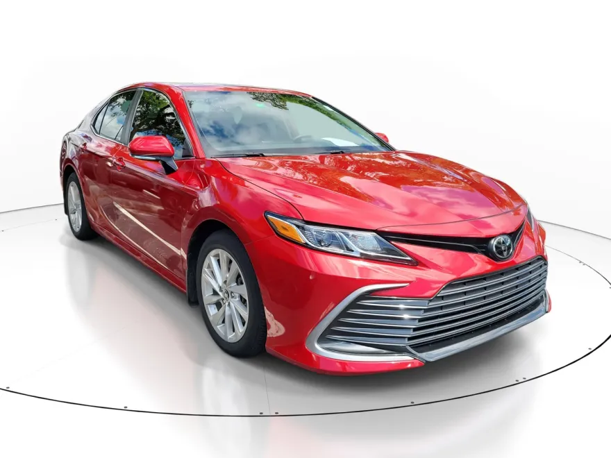 2023 Toyota Camry LE photo 1