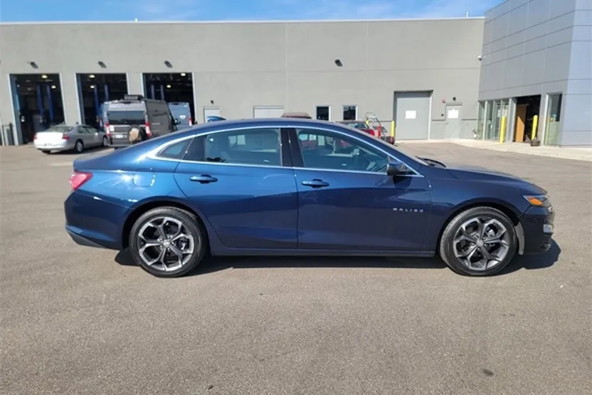 2022 Chevrolet Malibu 1LT photo 1