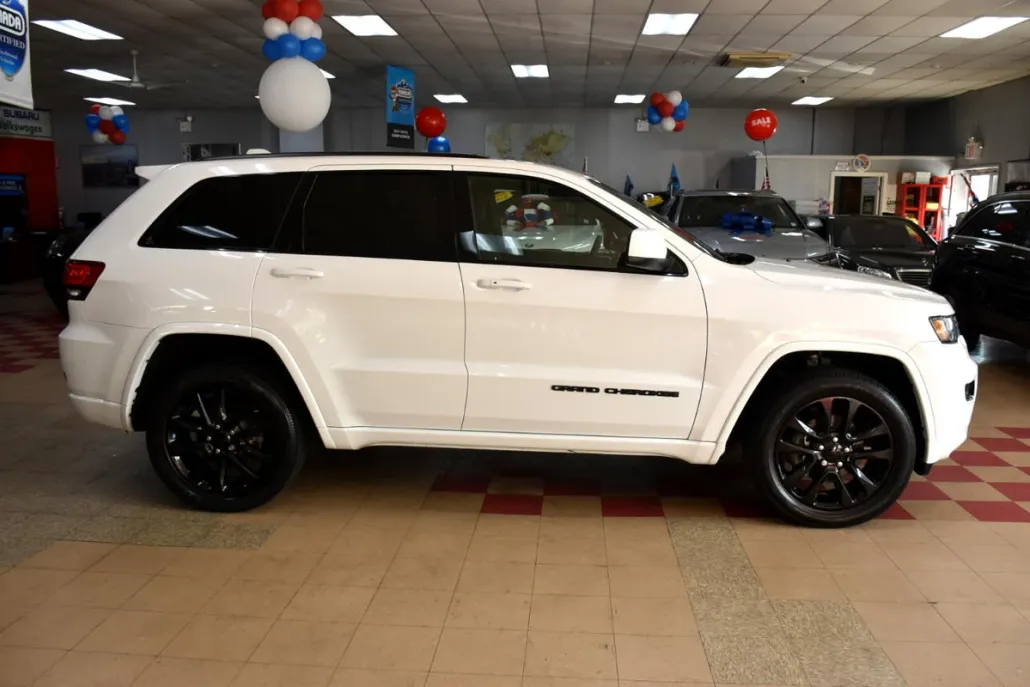 2020 Jeep Grand Cherokee Altitude photo 1