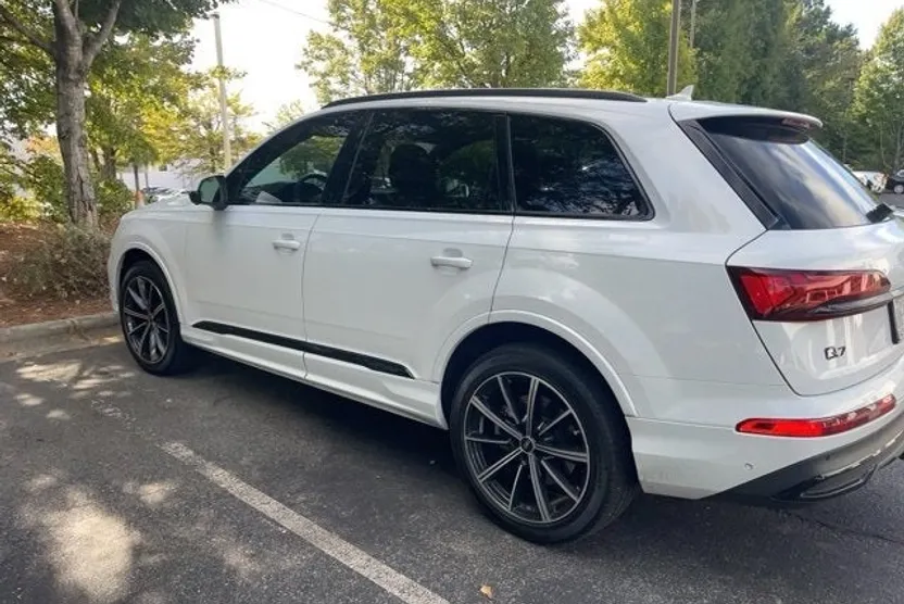 2023 Audi Q7 Premium Plus photo 1