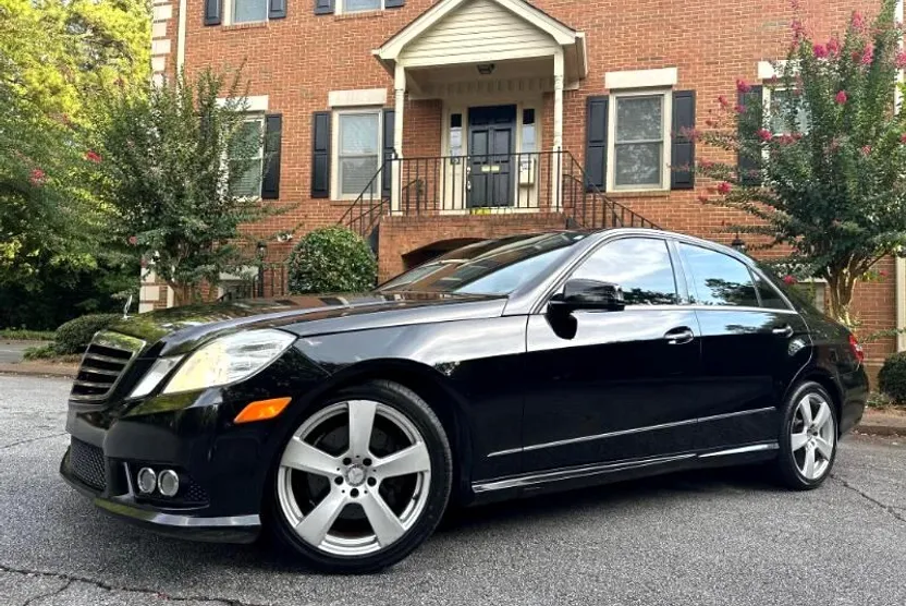 2010 Mercedes Benz E Sport 4MATIC Sedan photo 1