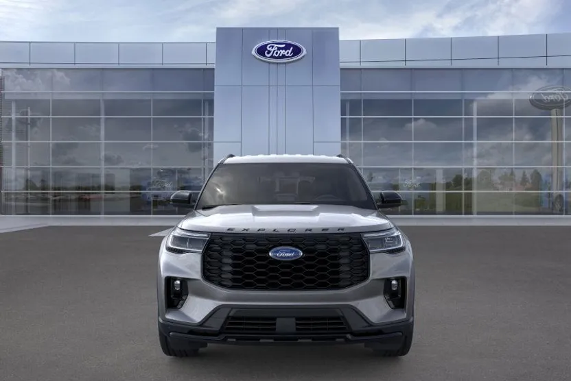 2025 Ford Explorer ST-Line photo 1