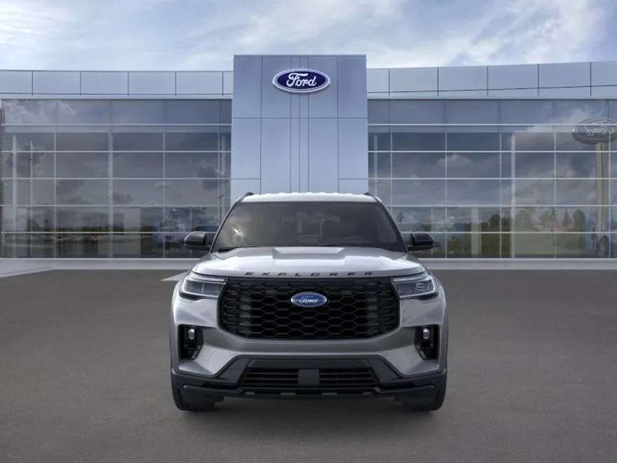 2025 Ford Explorer ST-Line photo 1