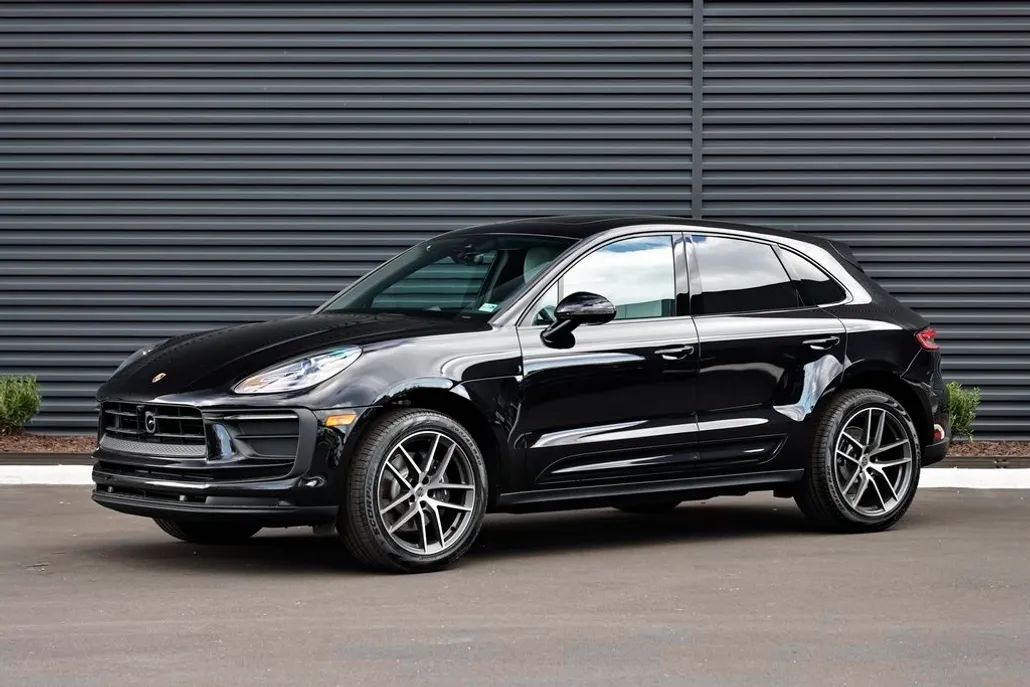 2026 Porsche Macan T photo 1