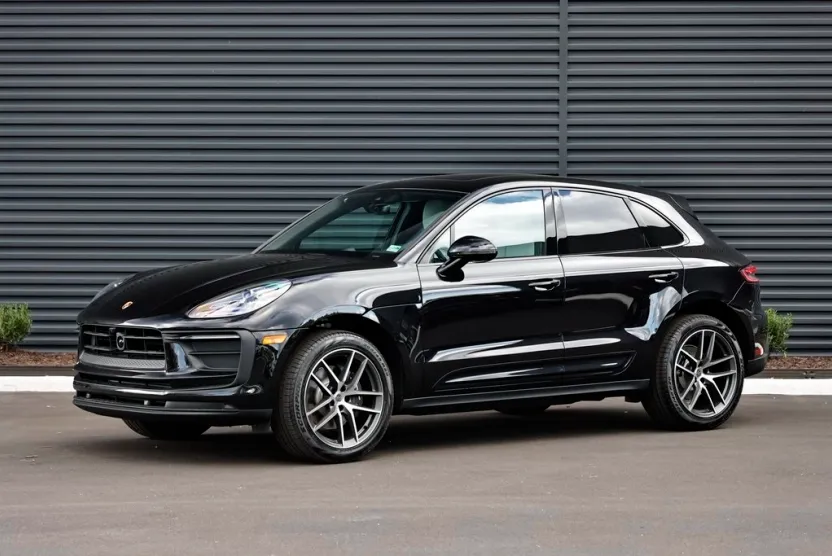 2026 Porsche Macan T photo 1