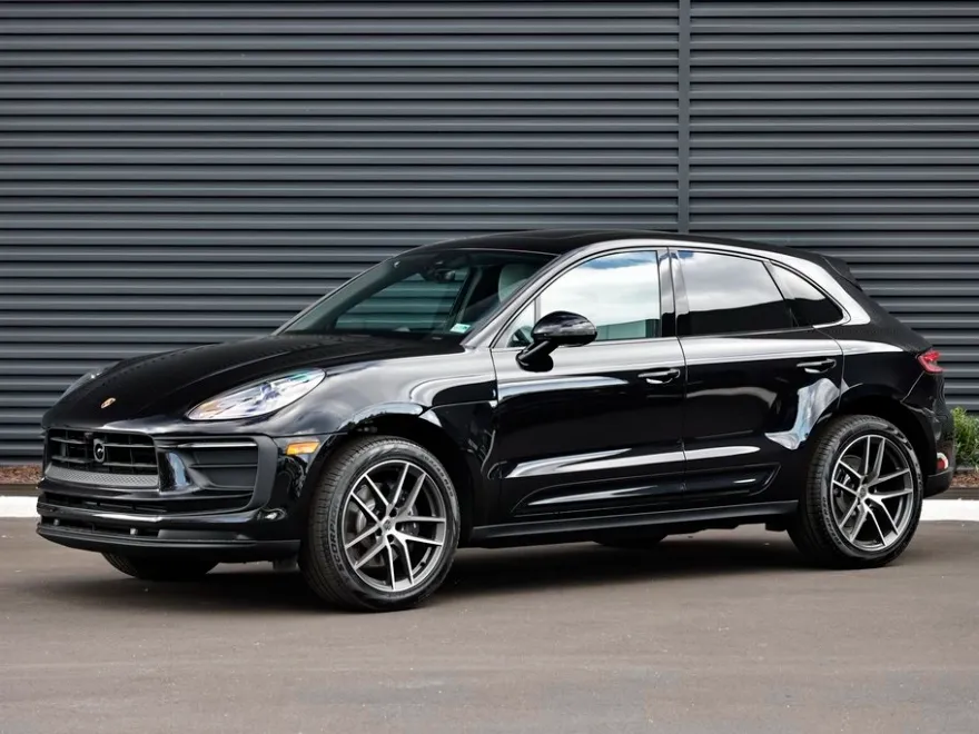2026 Porsche Macan T photo 1