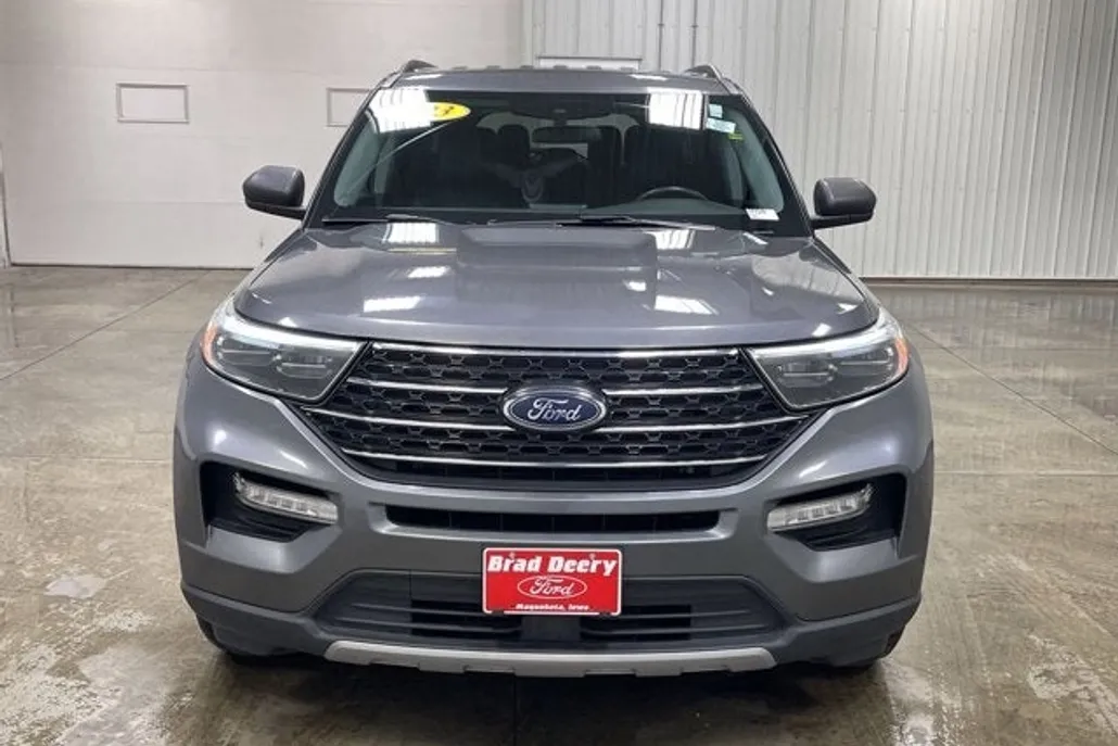 2023 Ford Explorer XLT photo 1
