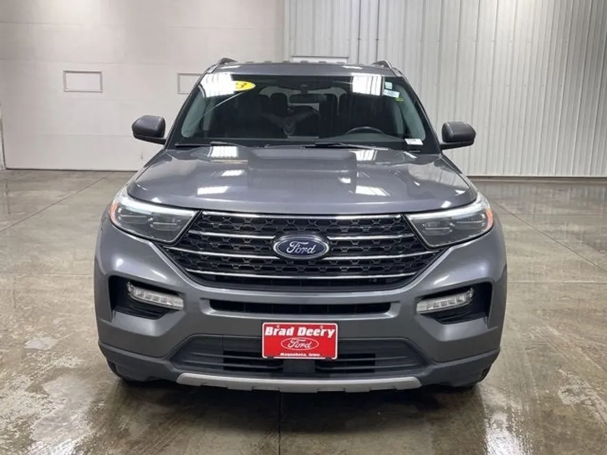 2023 Ford Explorer XLT photo 1