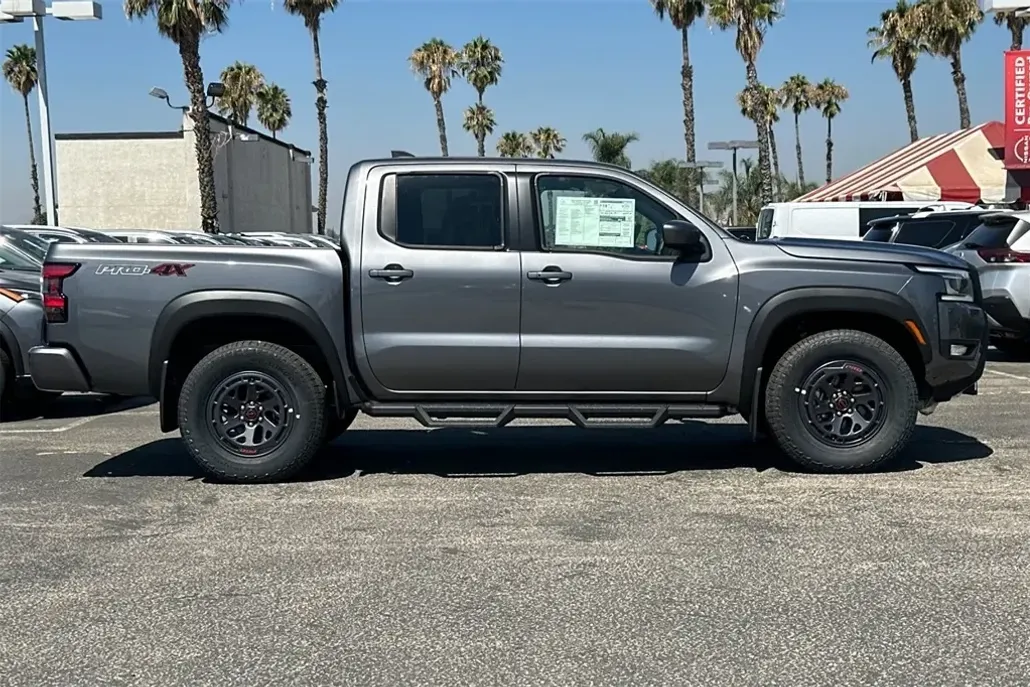 2025 Nissan Frontier PRO-4X photo 1
