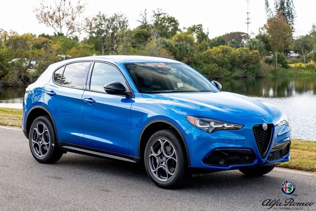2025 Alfa Romeo Stelvio Sprint Base photo 1