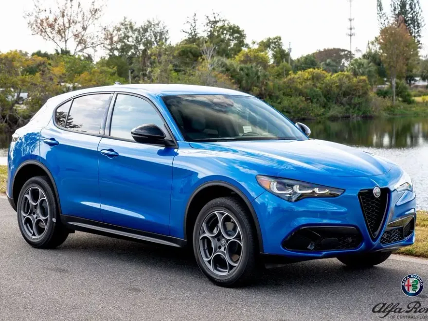 2025 Alfa Romeo Stelvio Sprint Base photo 1