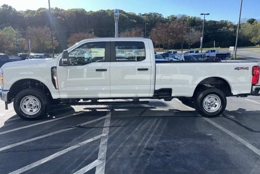 2025 Ford F-250 photo 1