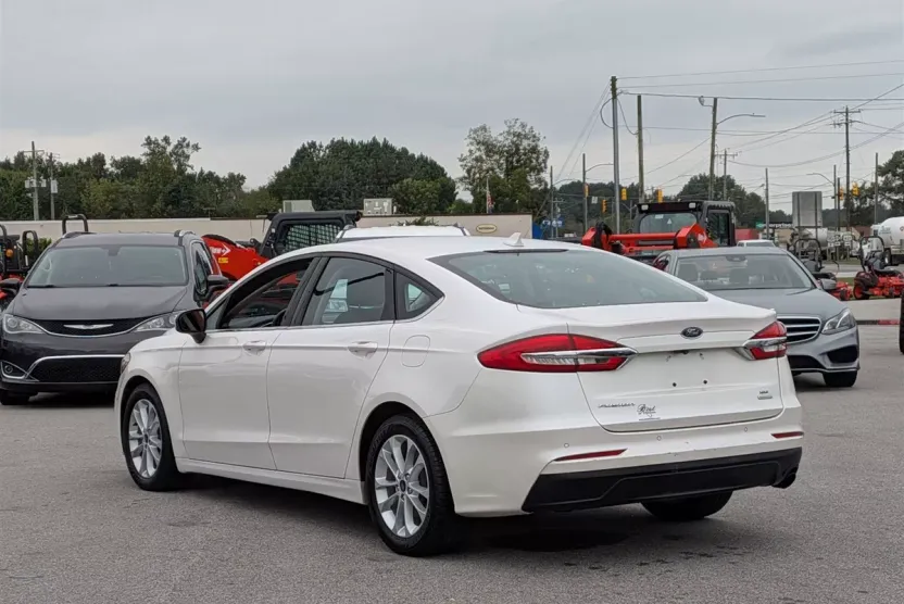 2020 Ford Fusion SE photo 1