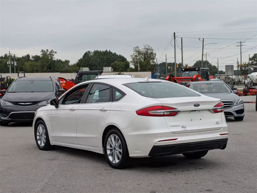 2020 Ford Fusion SE photo 1