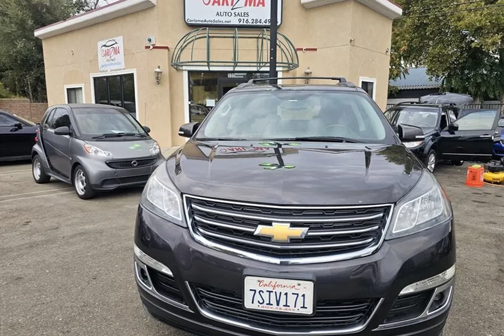 2016 Chevrolet Traverse 1LT photo 1